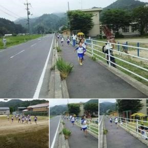 児童たちが校庭や歩道を走っている複数の写真