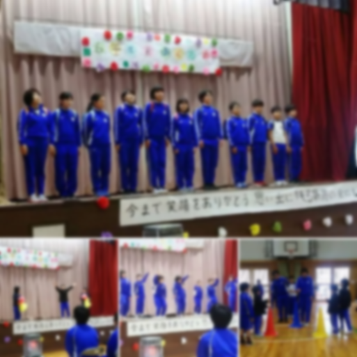 児童たちがステージの上で身振り手振りをつけて発表している複数の写真