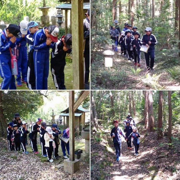 児童たちが山道を歩いたり手を合わせて拝んでいる複数の写真