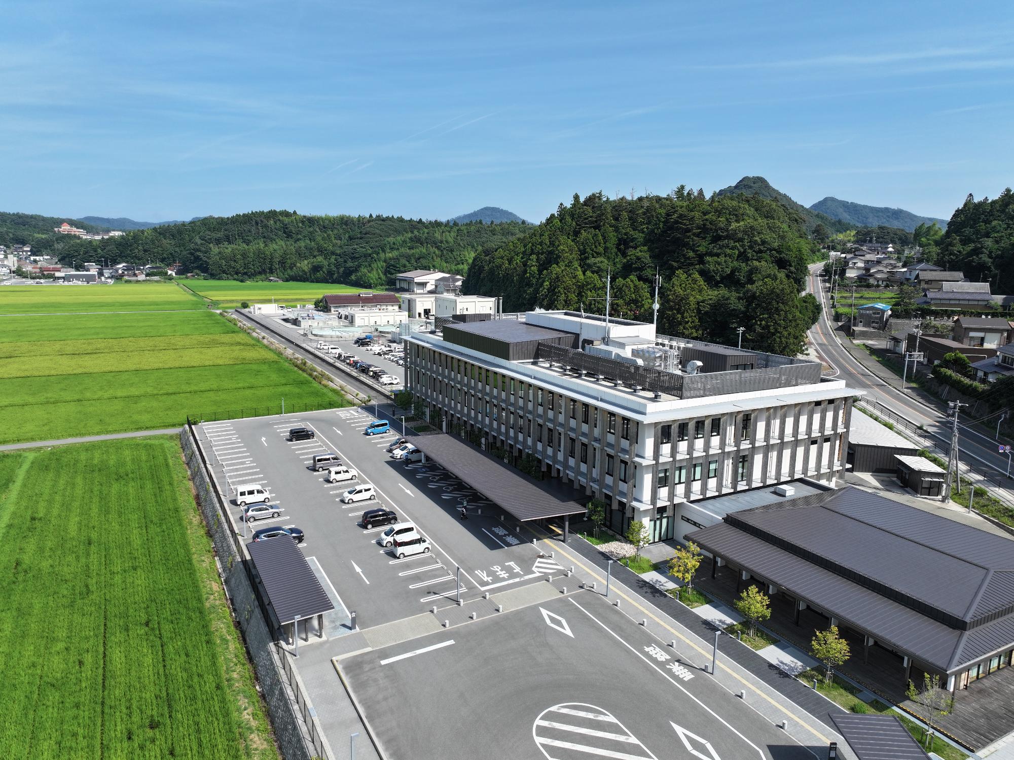 隠岐の島町役場本庁舎 (1)
