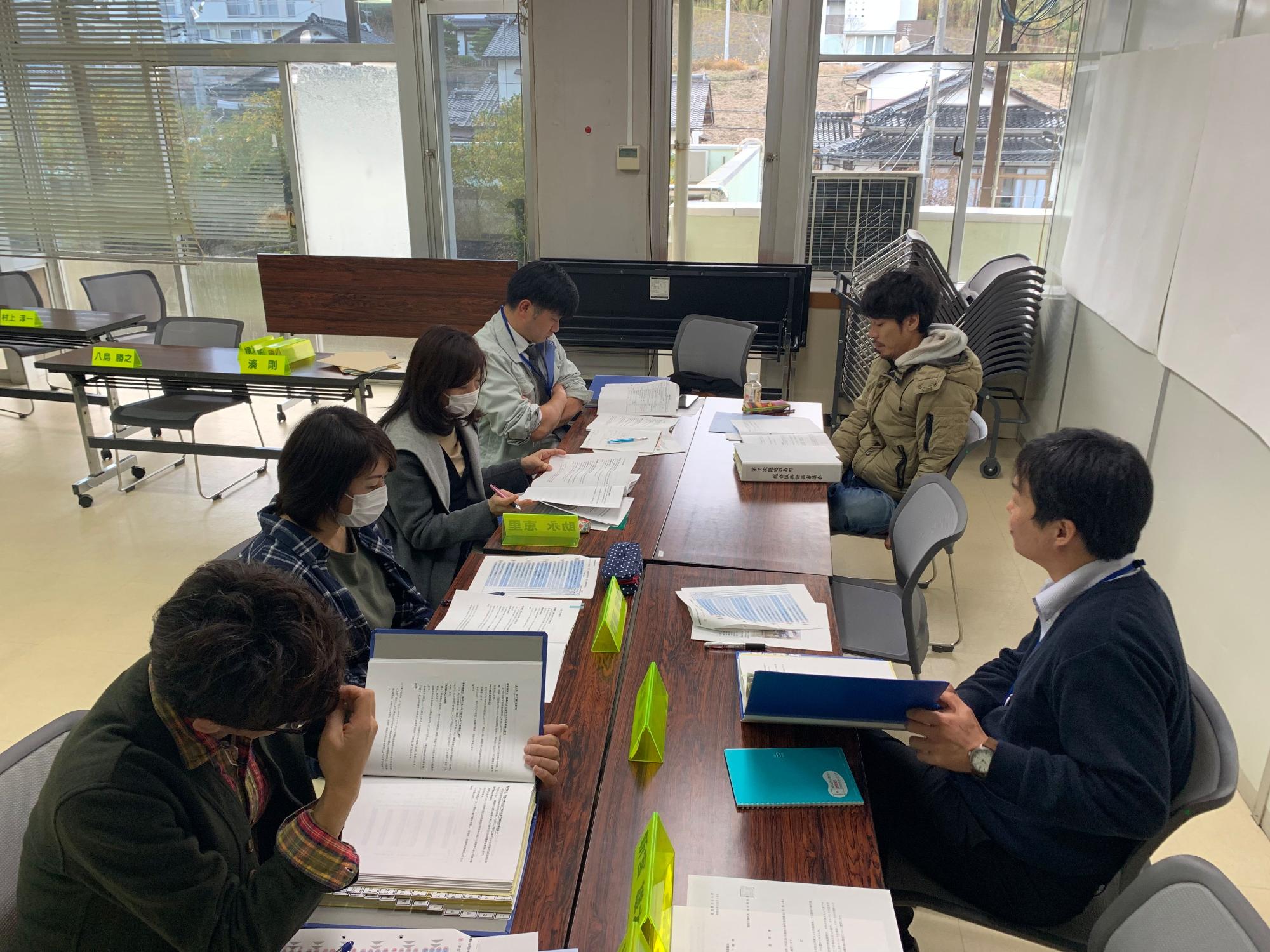 まちづくり部会に参加している人たちの写真