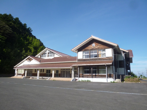 旧大久小学校の正面の写真