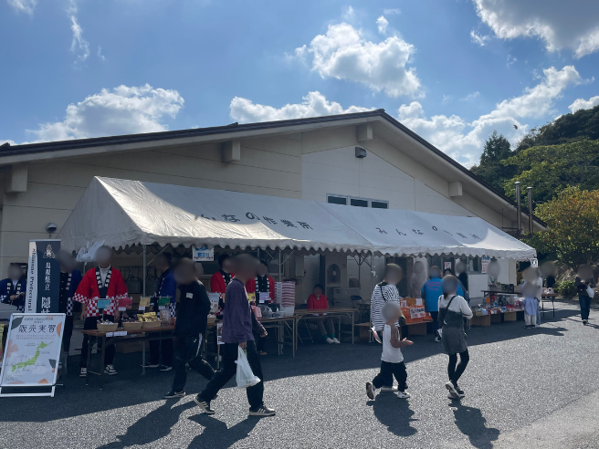 販売実習を行っているみんなの作業所のブースの写真