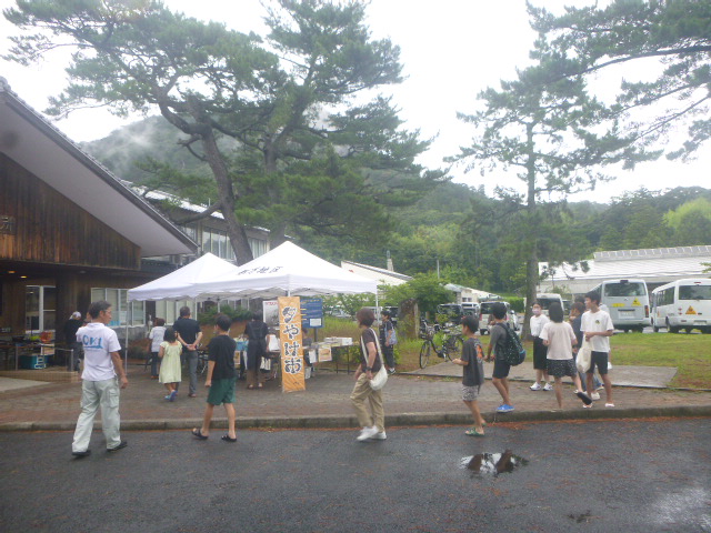 （イメージ）都万夕やけ市（8月12日）