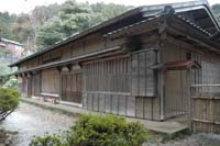 昔ながらの瓦屋根と木造の趣ある佐々木家住宅の写真