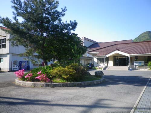 五箇公民館の外観の写真