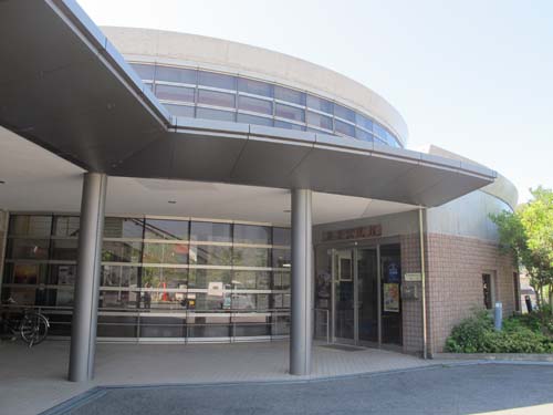 都万公民館の外観の写真