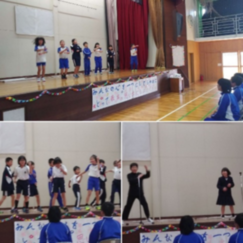 体育館の手作りの装飾で飾ったステージ上で児童たちが踊りを披露している複数の写真