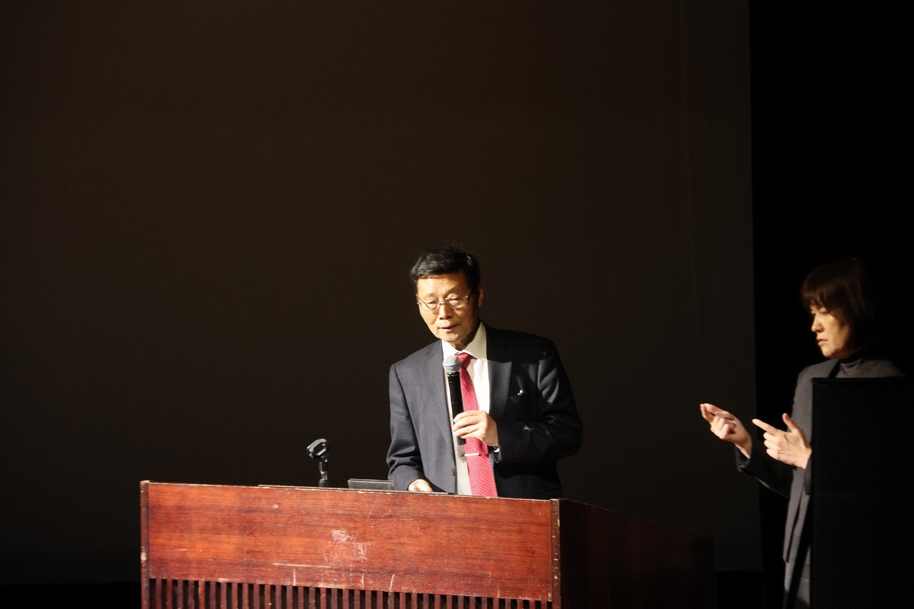 島根県竹島問題研究会座長、隠岐の島町竹島調査研究特別顧問の下條正男氏による総括の写真