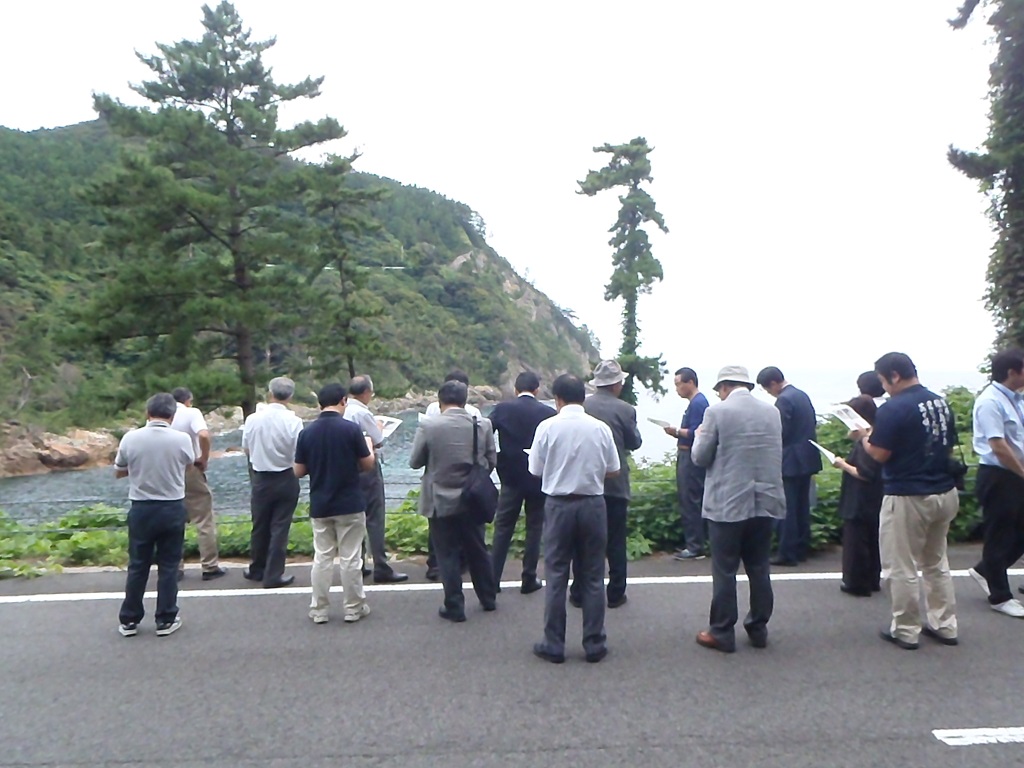 かよい浦を視察する研究委員