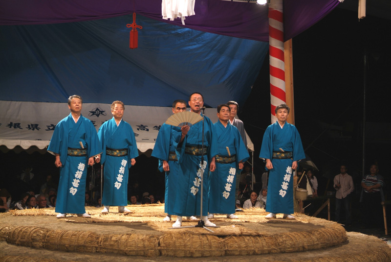 Sumo jinku singing