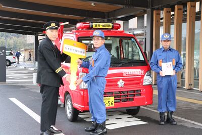 消防団寄贈品受取