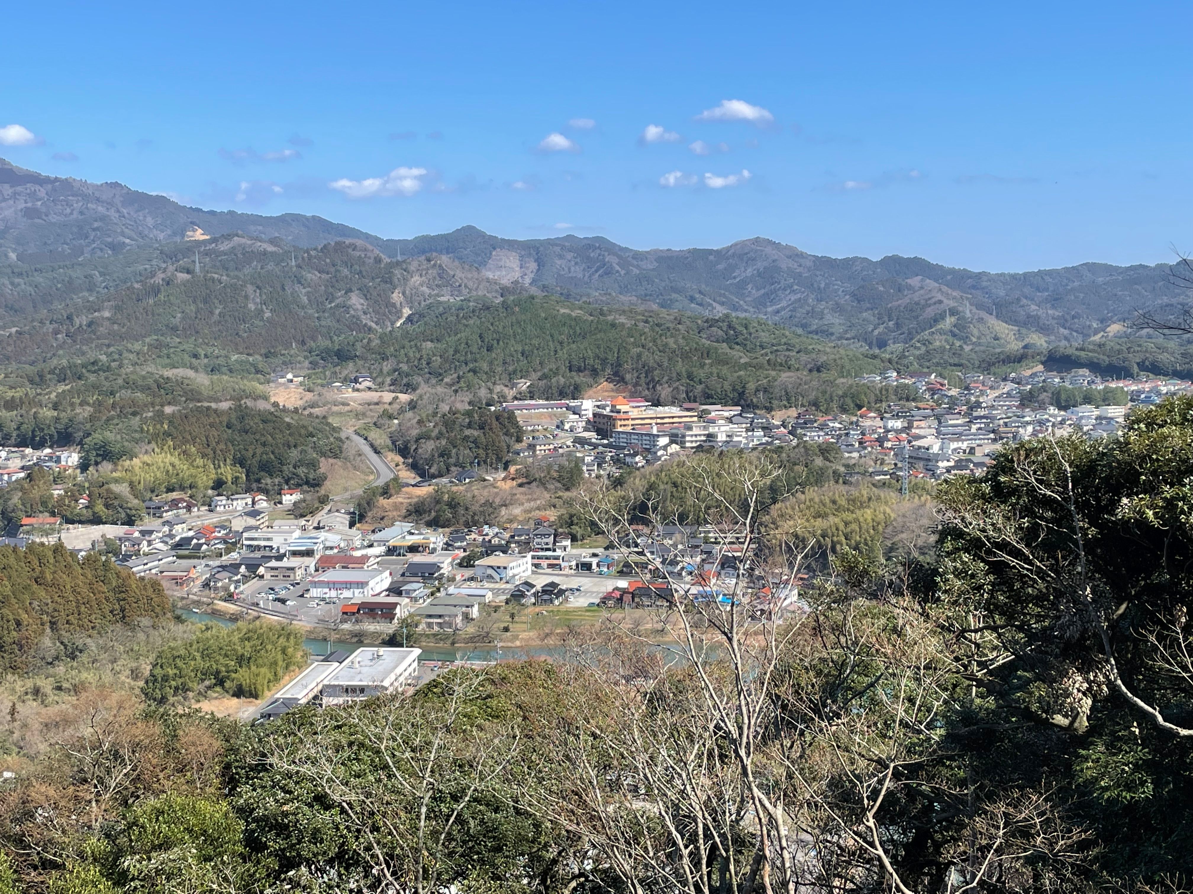 山頂からの眺望です。ぜひ登ってお楽しみください